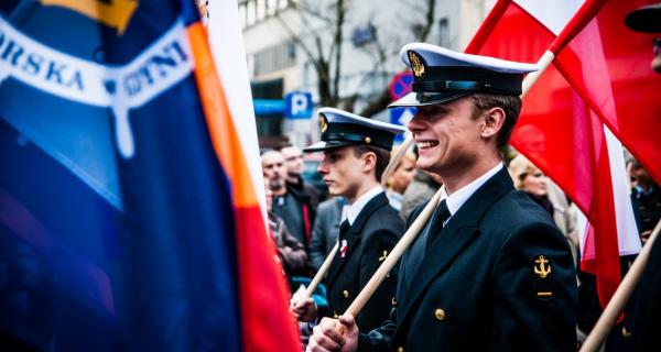 Studenci Wydziału Nawigacyjnego podczas Parady Niepodległości, fot. Kamil Dopke